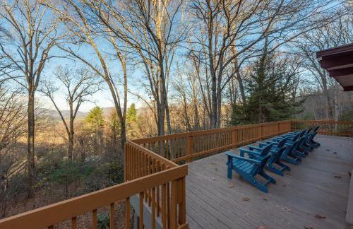 Retro Metro Deck House MCM Gem with Hot Tub & Spectacular Views! - Foto 9