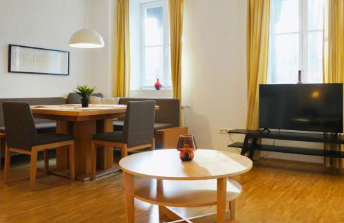 Wohnensemble mit 3 separaten Bereichen- 2 Küchen- 3 Badezimmer- 10 Personen- Garten- Parkplatz - Foto 8