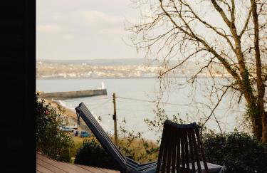 1-bed luxury seafront cabin in heart of Newlyn, Mousehole - Photo 42