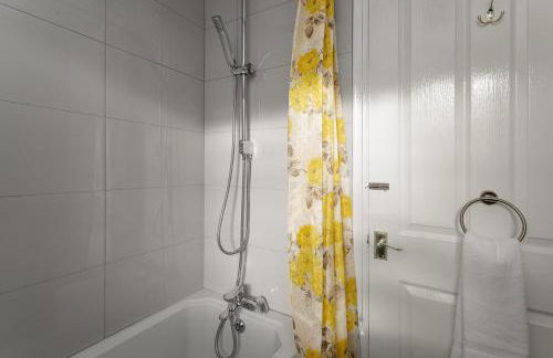 Blue Sparrow 4 bed House off road PARKING Pet friendly - Foto 39