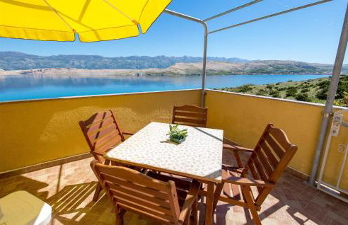 1 Bedroom Stunning Apartment In Bosana - Photo 12