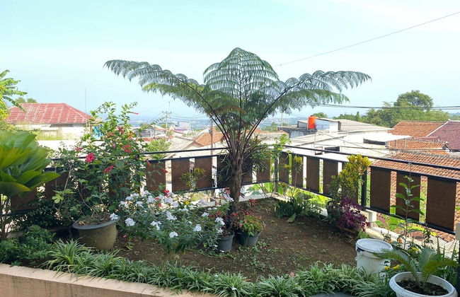 Green House Villa Bogor - Photo 15