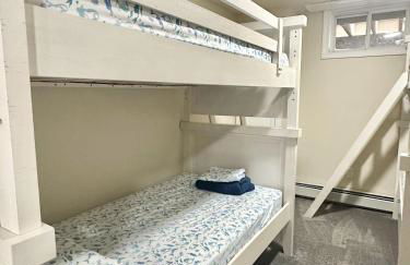 5BR Waterfront Hot Tub Kids Playscape Pets Family Compound! - Foto 49