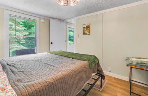 Peaceful Brookside Getaway about 10 Mi to Okemo Slopes! - Foto 14