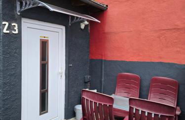 Mary Haus in Biebertal-Bieber, mit 2 Apartament und 4 Zimmer, 1 fur 2 und eine fur 6, In Nahe Gießen und Wetzlar mit WLAN, Parkplatz, 2 Badezimmer - Photo 3