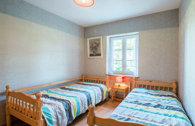 Spacious Holiday Home in Saint-nexans With Terrace - Foto 12