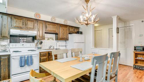 Renovated Ski-InandSki-Out Peru Condo at Bromley Mtn - Foto 2