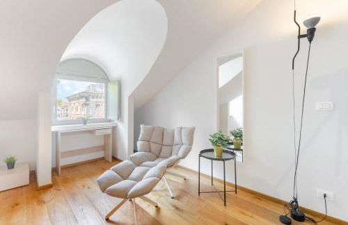 Hostdomus - Lagrange Luxury Apartment - Photo 10