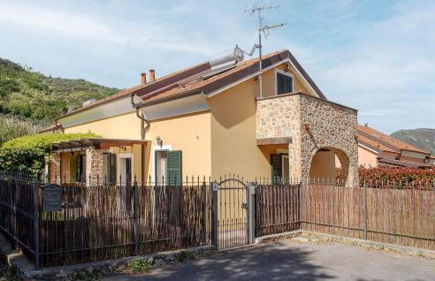 2 Bedroom Cozy Home In Cisano Sul Neva - Foto 1