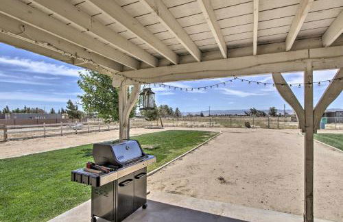 Spacious Lancaster Family Ranch - BBQ and Patio - Foto 27