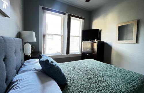 Spacious Room in shared home 9 Min to Convention Center - Foto 1