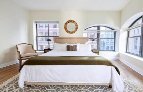 Bold and Spacious 2 Bed in Boston Financial District - Photo 5