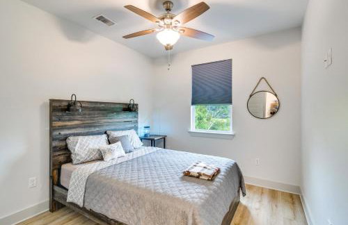 Modern Waveland Home with Deck - Walk to the Beach! - Foto 16