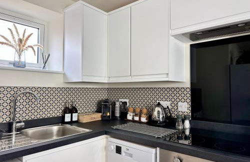 New studio apartment - minutes walk to Cathedral - Foto 14