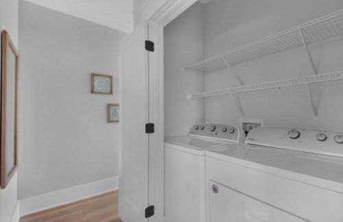 Golf Cart, 3 King Beds, Covered Rooftop Area, Half Mile to Beach! - Foto 34