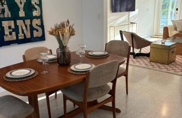 Mid-Century with Outdoor Oasis - Foto 17
