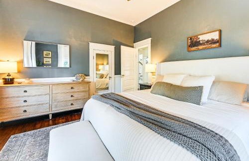 Main Street Elkin Retreat Home with Backyard Oasis - Foto 13