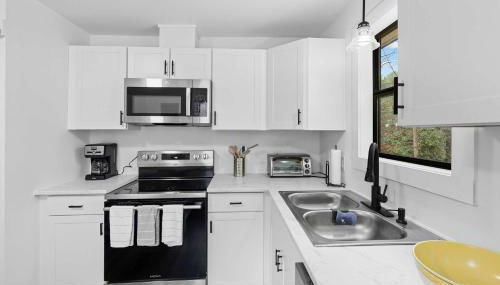 Minutes From UNC - 15 Min to Duke - Private Deck - Foto 5