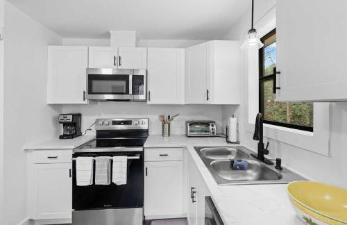 Minutes From UNC - 15 Min to Duke - Private Deck - Foto 5