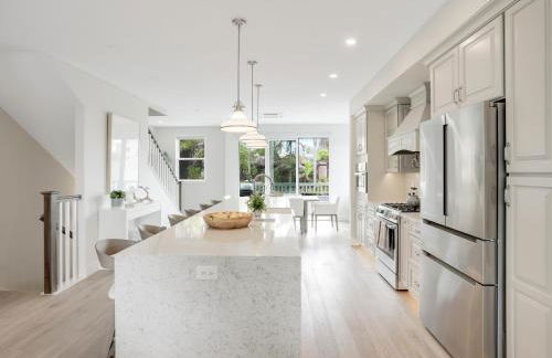 Coastal retreat near the beach w Panoramic Ocean Views, Rooftop Deck, & Firepit - Foto 16