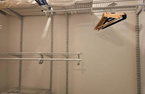 Modern 3BR Home Near Holycross Hospital - Foto 30