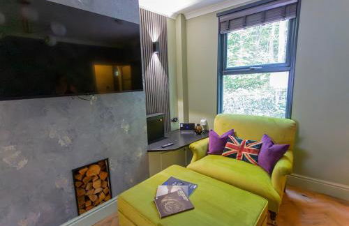 NEW Refurbished Cottage near Alton Towers Sleeps 6 Ashbourne Peak District Derbyshire - Foto 8