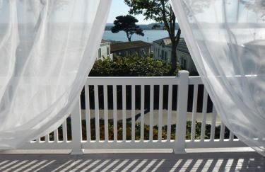 Family Seaside Retreat Private Stay at 5-Star Rockley Holiday Park Poole - Photo 3