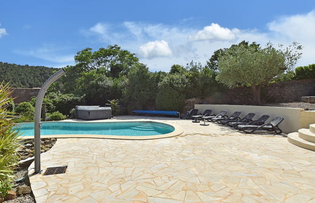 Villa With Heated Pool, Jacuzzi, Sports Field and Stunning Views - Photo 58