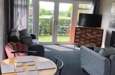 Spacious Lodge With Hot Tub - Foto 16