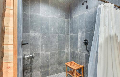 Hot Tub and Fire Pit Getaway on Pend Oreille River - Foto 12