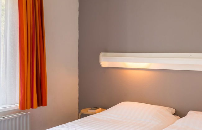 Spacious Bungalow with Dishwasher near Hunebedcentrum - Photo 3