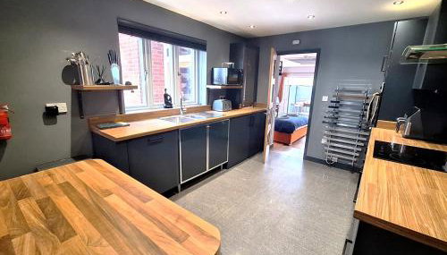 Stylish Escape With Wood-Fired Hot Tub - Foto 3