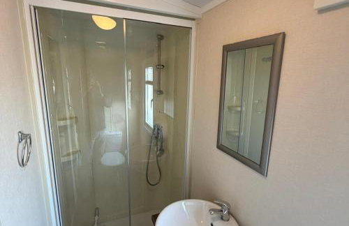 2-Bed Ringwood Cabin - incl Park Pass SelfCheckin - Foto 19