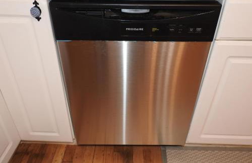 Miners Choice 3 Bedroom on Main St Bonus Rooms Sleeps up to 9 TV WIFI Piano - Foto 7