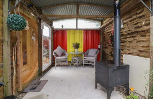 The Journeyman Luxury Shepherds Hut - Photo 19