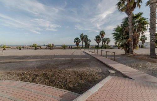 RentitSpain - Motril - Apto Falucho Varadero Relax, Mar y Comodidad - Foto 3