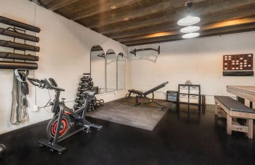 Modern Cabin with Luxury Gym, Firepit + Game Room! - Foto 23