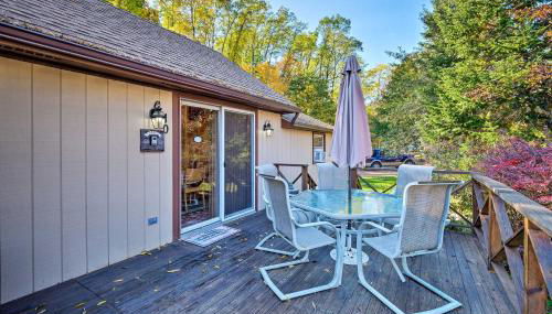 Bolton Landing Cottage with Deck, Walk to Beach! - Foto 2