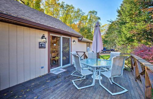 Bolton Landing Cottage with Deck, Walk to Beach! - Foto 2