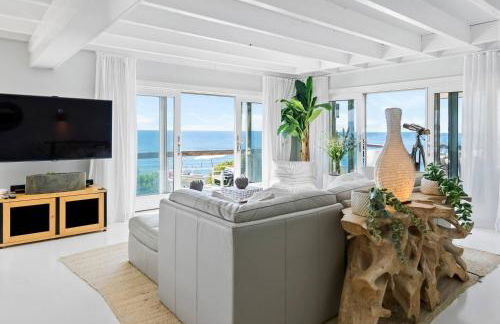 Surfside Villa by Rove Travel - Oceanfront Home with Hot Tub - Foto 7