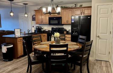 Lakefront Condo A-1 with Large Balcony - Foto 2