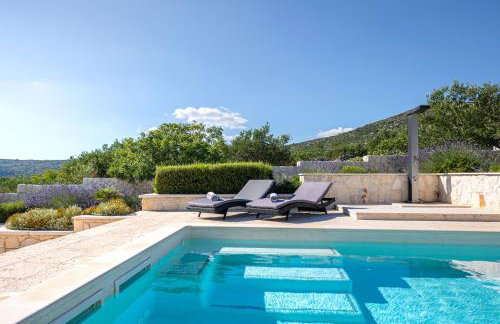 Villa True Oasis with Heated Pool - Photo 27