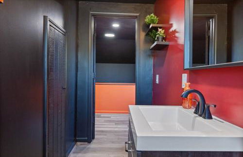 Dark House With HotTub TV in Rooms - Foto 51