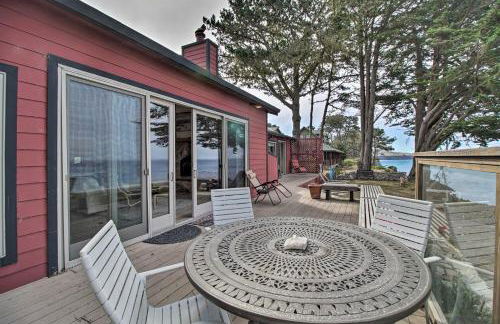 Oceanfront Point Arena House with Lovely Deck! - Foto 21