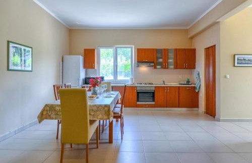 RENATOEMILIA spacious apartment with courtyard - Photo 14