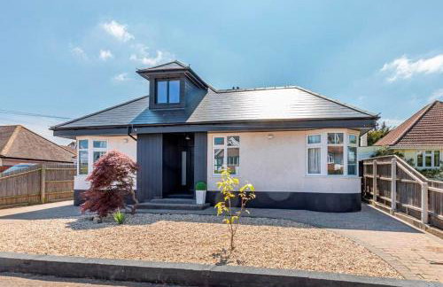 DRIFTWOOD by BOURNECOAST - An Exquisite Chalet Bungalow with a Sauna, BBQ Hut and Garden - HB6339 - Foto 47