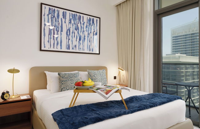 Maison Privee - Upscale Apt w/ Partial Dubai Marina & Palm Views - Photo 2