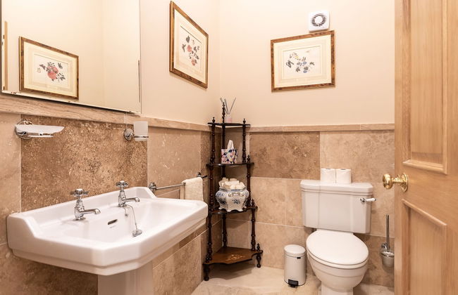 8 Bedroomed House Steeped in History - Photo 20