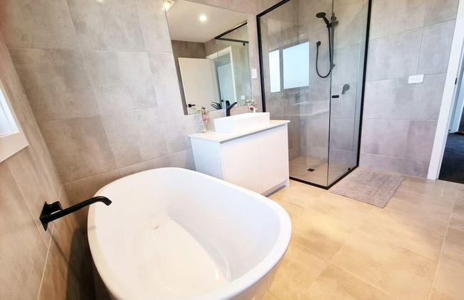 Brand new House - Modern Home in Great Location - Foto 19