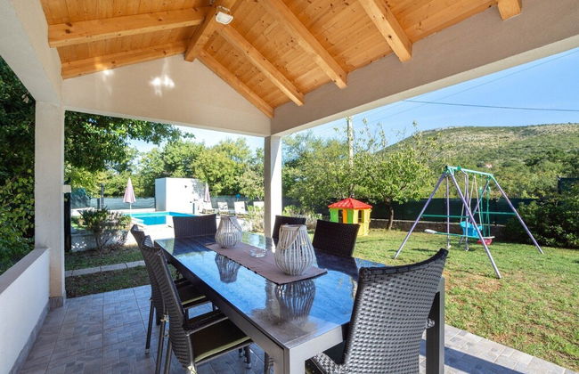 Spacious Prgomet Retreat With Private Pool, Fitness Centre, and Garden - Foto 71